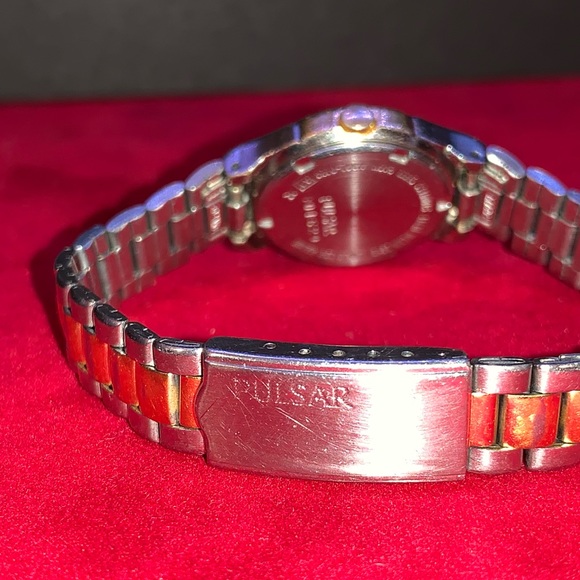 Ladies Pulsar Watch - Picture 2 of 5